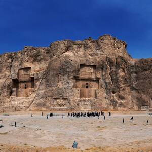 Hanging around the Sassanid Territory
